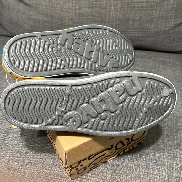 *New* Native Shoes - Picture 5 of 7